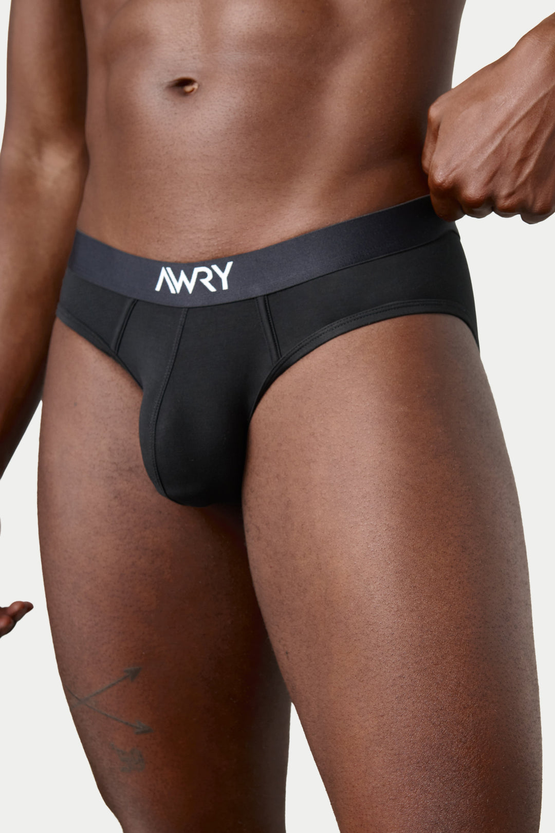 ESSENTIAL Briefs - Black